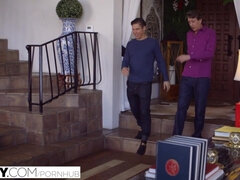 Cul à la bouche, Brunette brune, Queue, Double pénétration, Faciale, Lingerie, Chevaucher, Plan cul à trois