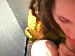 Geschnappt, Jungendliche (18+), Toilette