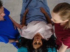 Gorda, Culo grande, Mamada, Morena, Médico, Estilo perrito, Penetracion con dedos, Madres para coger