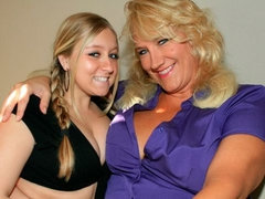 Belle grosse femme bgf, Gros seins, Blonde, Tir de sperme, Branlette thaïlandaise, Mère que j'aimerais baiser, Maman, Jupe