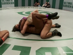 Grosse titten, Domination, Fingern, Erniedrigung, Lesbisch, Muschi, Titten, Ringkampf