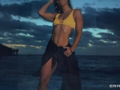 Жопа, Минет, Член, Сперма на лице, Затыкание рта, Белье, Наездница, Дразнящие