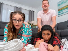 Amateur, Gros cul, Gros seins, Sucer une bite, En levrette, 2 femmes 1 homme, Adolescente, Plan cul à trois