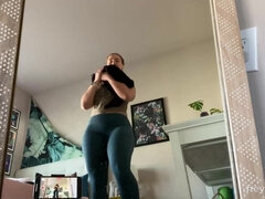 Siri Solo - pigtailed big ass brunette girl next door naked workout