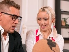 Arsch, Blondine, Blasen, Hundestellung, Fingern, Lecken, Schulmädchen, Lehrer