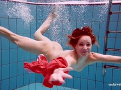 Nana, Gros seins, Brunette brune, Tchèque, De plein air, Piscine, Solo, Serré