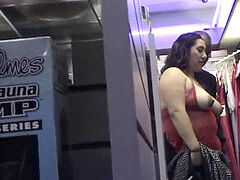 Толстушки, Большая жопа, Минет, Застукали, Эксгибиционист, Каблуки, Латиноамериканки, Подглядывание