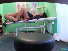 69, 素人, フェラチオ, 指いじり, 手コキする, なめる, 看護婦, のぞき