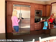 Schönheit, Grosse titten, Vollbusig, Milf, Mutti, Muschi, Jungendliche (18+), Flotter dreier