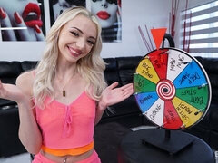 18 ans, Grosse bite, Blonde, Sucer une bite, En levrette, Seins naturels, Maigrichonne, Nénés