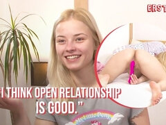 Arsch, Hundestellung, Füsse, Hardcore, Masturbation, Rasiert, Solo, Vibrator