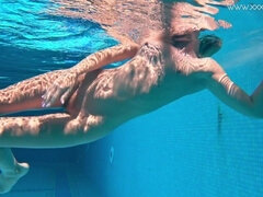 Ex novia, Hembra, Novia, Piscina, Público, Flaco, Adolescente, Bajo el agua