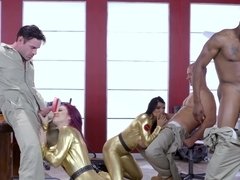 Noire, Sucer une bite, Brunette brune, Interracial, Seins naturels, Orgie, Rousse roux, Plan cul à trois