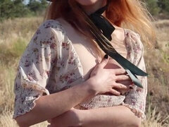 Grote lul, Pijpbeurt, Sperma shot, Tepels, Buiten, Openbaar, Roodharige vrouw, Onder de rok