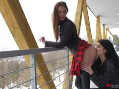 Жопа, Пальцем, Лесбиянка, Лизание, На природе, Киски