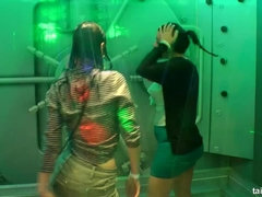 Pijpbeurt, Aangekleed, Hardcore, Interraciaal, Lesbisch, Orgie, Swinger, Nat