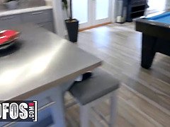 バック, 指いじり, 手コキする, 淫乱熟女, ハメ撮り, 義母, 三人, 締まりの良い