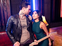 お尻, フェラチオ, 茶髪の, カワイイ, バック, 手コキする, 剃毛, オッパイの