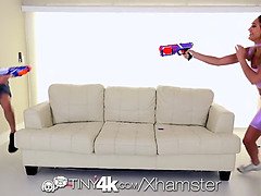 Blondine, Blasen, Braunhaarige, Dildo, Handjob, Hd, Zierlich, Schreiend