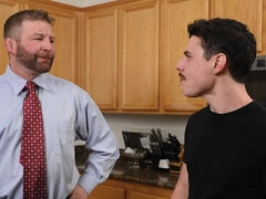 18 ans, Anal, Attrapée, Gorge profonde, Queue, En levrette, Orgasme, Oncle