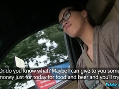 Amateur, Mamada, Coche, Muñeca, Al aire libre, Pov, Público, Coño