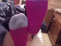 Brits, Bruinharig, Vies praten, Voeten, Voeten fetish, Sokken, Tiener, Tieten likken