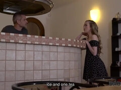 18 ans, Amateur, Blonde, Attrapée, Papa, Européenne, Petite femme, Adolescente