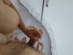 Grote lul, Grote mammen, Duits, Handbeurt, Rijpe lesbienne, Moeder die ik wil neuken, Douche, Tieten likken