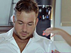 Tussi, Geschnappt, Freundin, Milf, Sohn, Flotter dreier, Titten