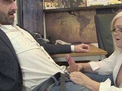 Gorda, Verga grande, Mamada, Británico, Médico, Gafas, Maduro, Uniforme