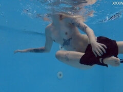 Leie, Tussi, Blondine, Ex freundin, Natürlichen titten, Solo, Tätowierung, Unter wasser