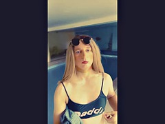 Blonde, Papa, Masturbation, Fête, Piscine, Public, Transsexuelle, Nénés