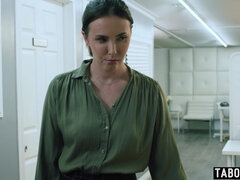 Gros seins, Brunette brune, Plantureuse, Gode, Doigter, Seins naturels, Chatte, Strapon