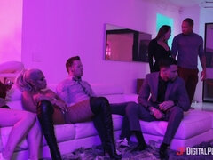 Chica, Mamada, Morena, Estilo perrito, Europeo, Grupo, Perforación, Nalgadas