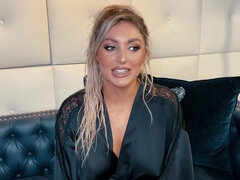 Really nice solo XXX scene with hot babe Kayley Gunner