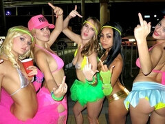 Красотки, Большая жопа, Большой член, Минет, Собачьи, Две девушки, Натуральные сиськи, Молоденькие