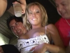 18 ans, Gros seins, Collège université, Tir de sperme, Queue, En levrette, Fétiche, Public