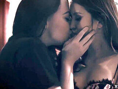 Sucer une bite, Brunette brune, Petite amie, Lesbienne, Tabou, Adolescente, Plan cul à trois