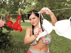 Amateur, Tetas grandes, Morena, Penetracion con dedos, Masturbación, Tetas naturales, Pezones, Estriptis