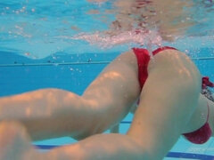 Braunhaarige, Frau, Fetisch, Solo, Jungendliche (18+), Eng, Titten, Unter wasser