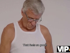 Culo grande, Tetas grandes, Morena, Tetona, Engañando, Cornudo, Checa, Marido