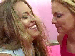 Fingern, Erstes mal, Lesbisch, Orgasmus, Muschi, Spielzeuge