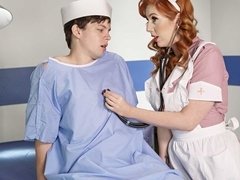 Grosser arsch, Grosse titten, Hardcore, Milf, Krankenschwester, Rotschopf, Entkleiden, Tätowierung