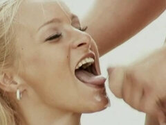 Strand, Grosser schwanz, Blondine, Doppelpenetration, Aufs gesicht abspritzen, Handjob, Mann mann frau, Muschi