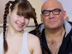 Culo, Estilo perrito, Pajear, Besar, Lamidas, Tetas naturales, Estriptis, Adolescente