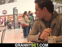 ブロンド, フェラチオ, エロ熟女, なめる, 熟年, 母, オマンコ, ガリガリ