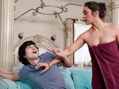 Минет, Застукали, Куколка, Ласковые ручки, Милф, Натуральные сиськи, Сиськи, Подглядывание