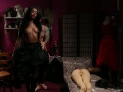 Gorge profonde, En levrette, Fétiche, Bâillonner, Talons, Léchez, Tatouage, Jouets