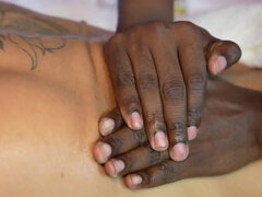 Tetas grandes, Interracial, Masaje