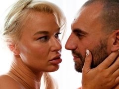 Grosse titten, Blasen, Familie, Handjob, Küssen, Lecken, Milf, Strümpfe